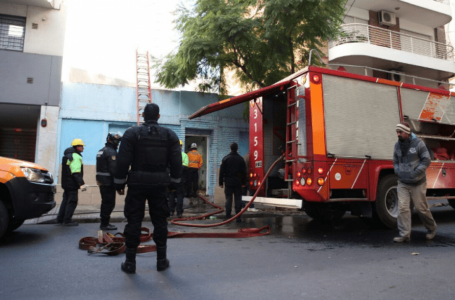 Feroz incendio en una casa del macrocentro de Rosario
