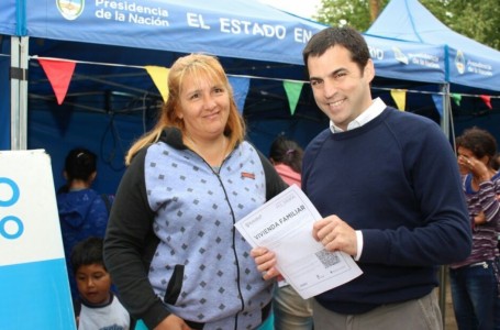 El Gobierno Nacional entrega certificados de vivienda familiar en Rosario