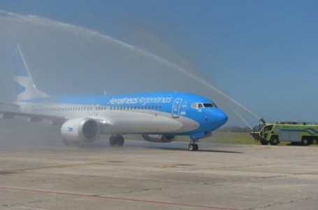 Aerolíneas Argentinas presentó el nuevo avión que conectará Rosario y Mar del Plata