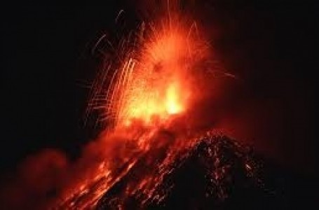 Etna: el volcán más activo de Europa entra en erupción provocando cientos de terremotos a su alrededor