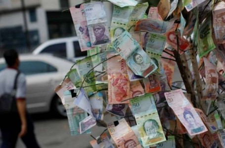 El bolívar agoniza un año después de la reconversión monetaria en Venezuela