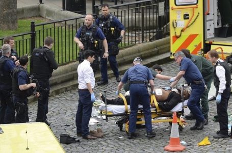 Ataque en Londres: un hombre apuñala a transeúntes en el Puente de Londres