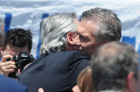 El abrazo de Mauricio Macri y Alberto Fernández durante la misa de Luján.