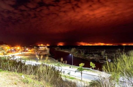 Anoche el humo de las Islas del Paraná llegó a Funes