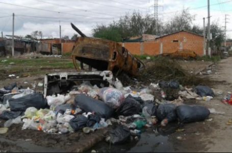Multarán en Funes a quienes tiren basura en la vía pública