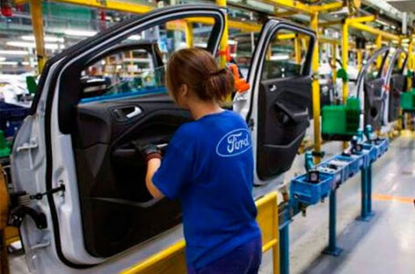 Ford cierra fábricas en Brasil