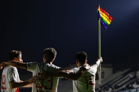El argentino Cano levantó la bandera del orgullo LGBTI+ tras convertir un gol en Brasil