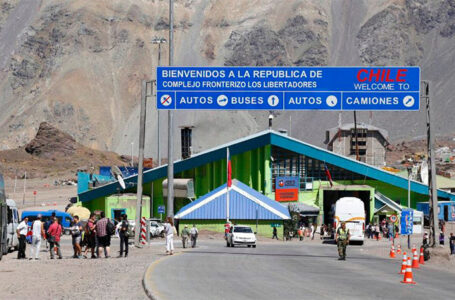 Chile reabrirá 10 fronteras terrestres con Argentina y Perú