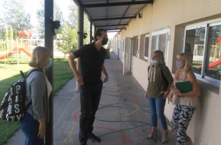 Autoridades del Ministerio de Educación visitaron el Jardín 359 de Roldán
