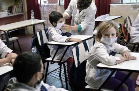 Para la Ministra de Educación Adriana Cantero, el barbijo es “más que recomendable en las escuelas”