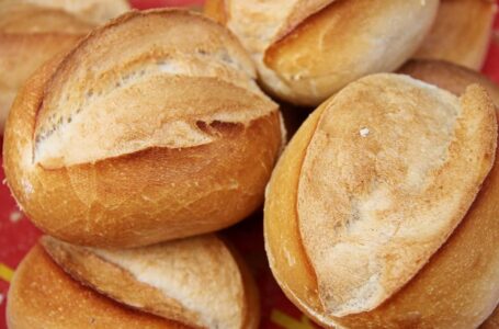 El Gobierno nacional acordó con panaderos garantizar el kilo de pan entre $320 y $340