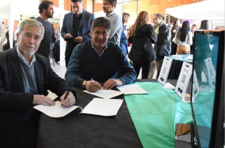 El Gobierno de Funes firmó un importante convenio con la fundación Junior Achievement