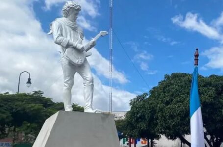 Regalo de la Argentina: Se emplazó el monumento de Cerati que Argentina obsequió a Costa Rica