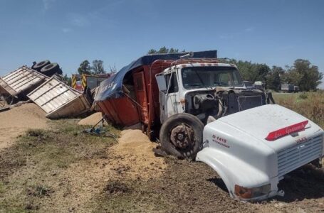 Dos camiones chocaron en la Ruta A012