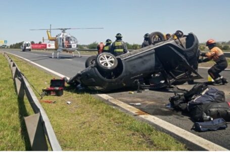 Accidente fatal en la autopista a Córdoba, a la altura del km 303: volcó un vehículo, un muerto y 3 heridos, intervino helicóptero UTV para traslados