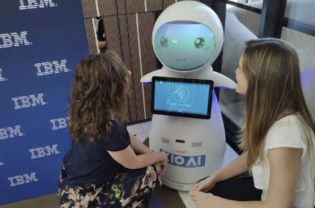 IBM creo un robot que ayuda a detectar el bullying en estudiantes. ¿Llegará a más países de Latinoamérica? ¿Cómo funciona?